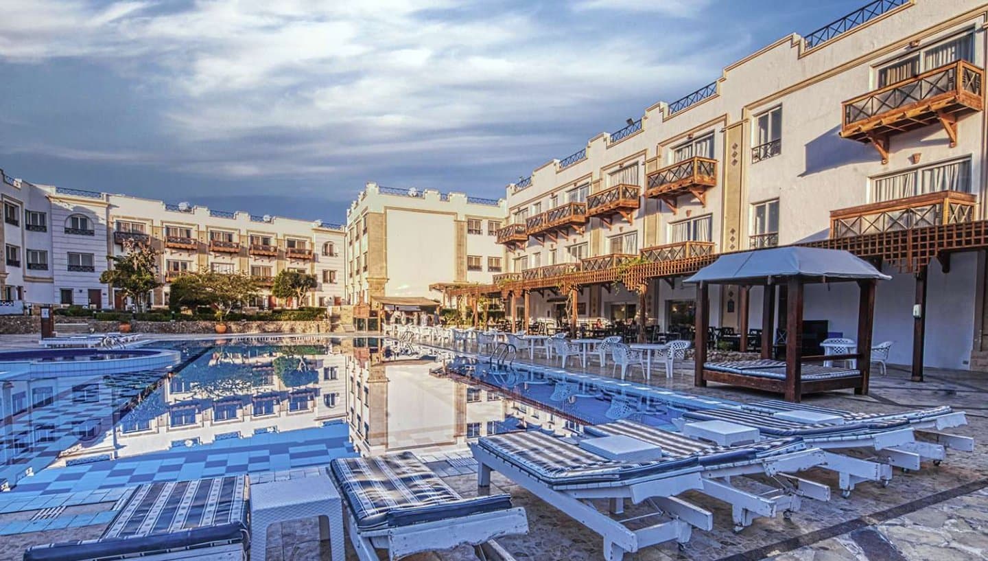 Falcon Naama Star